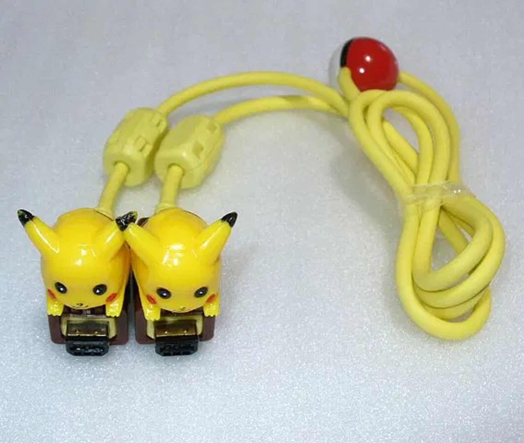 Nintendo Game Boy Link Cable Pikachu Edition (Used)